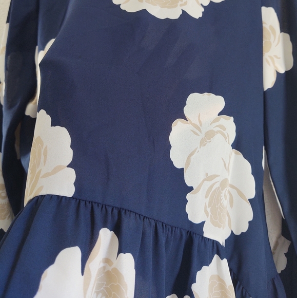 A.n.a. a new approach navy white flower blouse - Picture 6 of 10